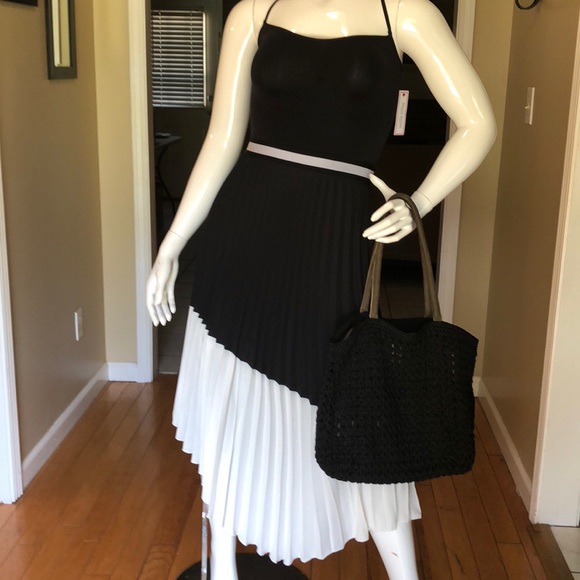 Norm Thompson | Oversized Crocheted Tote - Picture 4 of 7